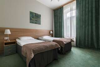 Гостиница Матисов домик Санкт-Петербург Семейный двухкомнатный с 1 кроватью или 2 отдельными кроватями (с кондиционером)-1