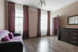 Гостиница Матисов домик Санкт-Петербург Улучшенный семейный номер с 1 кроватью или 2 отдельными кроватями (с кондиционером)-5