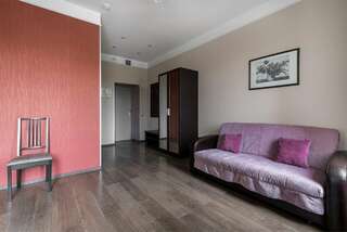 Гостиница Матисов домик Санкт-Петербург Улучшенный семейный номер с 1 кроватью или 2 отдельными кроватями (с кондиционером)-11