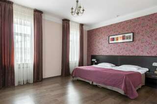 Гостиница Матисов домик Санкт-Петербург Улучшенный семейный номер с 1 кроватью или 2 отдельными кроватями (с кондиционером)-3