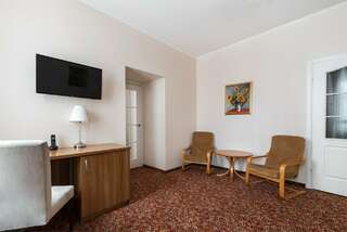 Гостиница Матисов домик Санкт-Петербург Семейный двухкомнатный с 1 кроватью или 2 отдельными кроватями (с кондиционером)-8