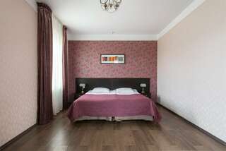 Гостиница Матисов домик Санкт-Петербург Улучшенный семейный номер с 1 кроватью или 2 отдельными кроватями (с кондиционером)-9